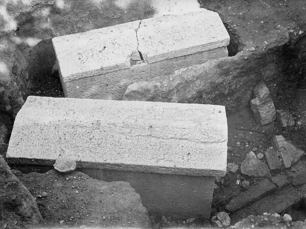 Βρίσκεται, πράγματι, ο τάφος του Σοφοκλή στη Βαρυμπόμπη;