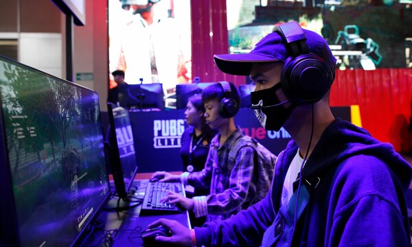 Η Κίνα απαγορεύει σε παιδιά να παίζουν video games αργά τη νύχτα για να αντιμετωπίσει τον εθισμό