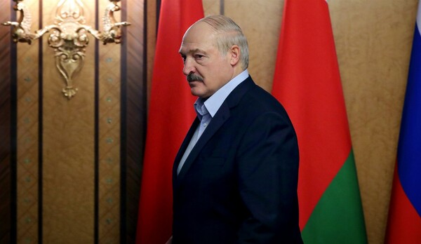Κορωνοϊός- Λευκορωσία: Τρακτέρ, βότκα και σάουνα συνιστά ο πρόεδρος - Ανοιχτά μαγαζιά, παίζουν ακόμη ποδόσφαιρο