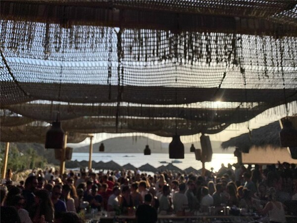 Μύκονος: Πρόστιμο 20.000 ευρώ και «λουκέτο» δύο μηνών σε beach bar της Φτελιάς