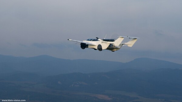Σλοβακία: Επιτυχημένες πτήσεις για «ιπτάμενο αυτοκίνητο» - «Στην παραγωγή από το 2021» [ΒΙΝΤΕΟ]