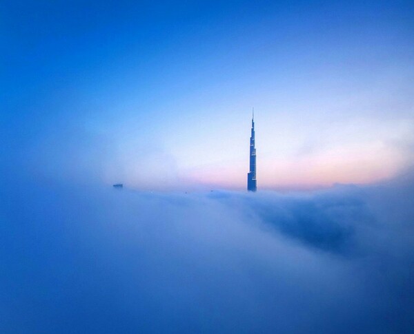 Πυκνή ομίχλη καλύπτει το Ντουμπάι