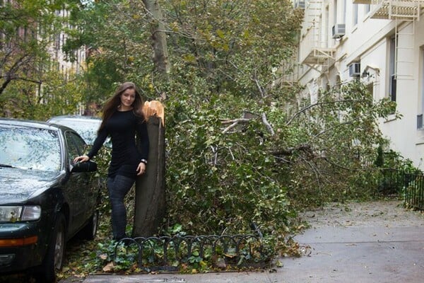 To ζουμερό φωτομοντέλο που εμπνεύστηκε από την καταστροφή