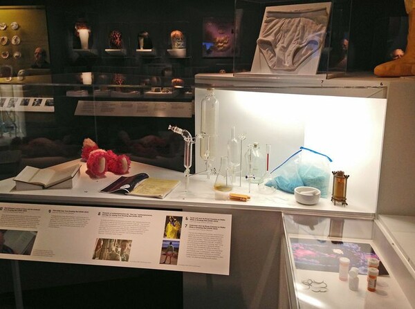 Η εξέλιξη του Walter White, από αξιολύπητο καθηγητή Χημείας σε μισητό druglord, σε μουσείο της Νέας Υόρκης.
