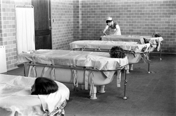 Σε ένα ψυχιατρικό άσυλο του 1938