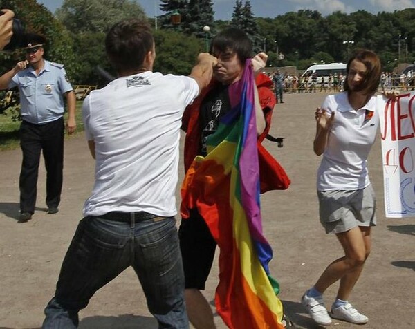 Ο οργανισμός Ηuman Rights Watch δημοσιοποιεί την σκληρή gay ρωσική αλήθεια