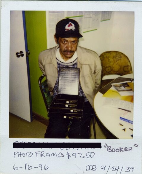 Αυτές οι polaroids μικροκλεφτών από τα 90s που πιάστηκαν στα πράσα είναι σχεδόν τέχνη
