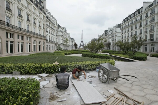 Μια πόλη-ομοίωμα του Παρισιού στην Κίνα: να πώς είναι σήμερα