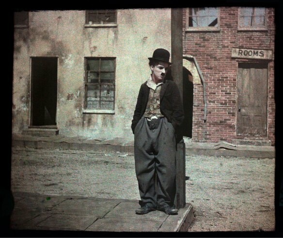 Σπάνια, έγχρωμη φωτογραφία του Charlie Chaplin