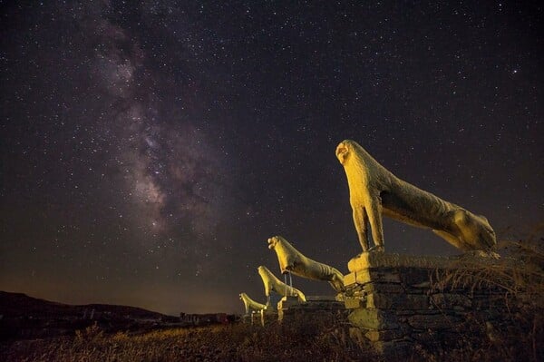 Αρχαίοι χώροι κάτω από τον έναστρο ουρανό της Ελλάδας