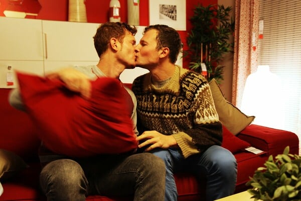 Η απάντηση των gay στην Ιkea που τους έσβησε από τον κατάλογό της στη Ρωσία