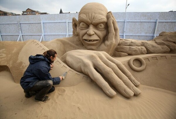 Τεράστια, εντυπωσιακά, γλυπτά από άμμο - με αέρα από Hollywood