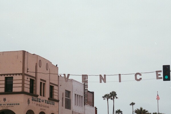Καλοκαιρινές εικόνες από το Venice Beach της Καλιφόρνια.