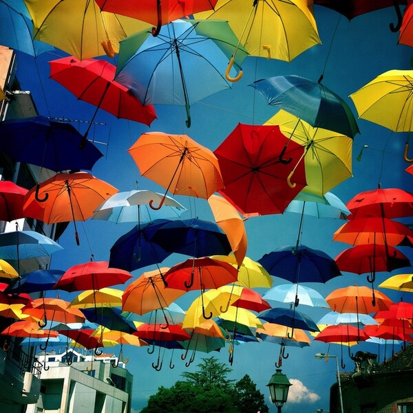 Πορτογαλία: Οι ομπρέλες που μεταμόρφωσαν μια μικρή πόλη 