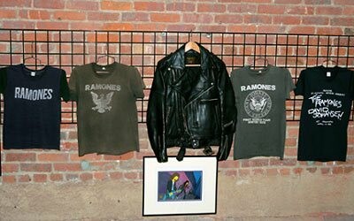Για τα t-shirts των Ramones, τώρα που πέθανε και ο τελευταίος Ramone