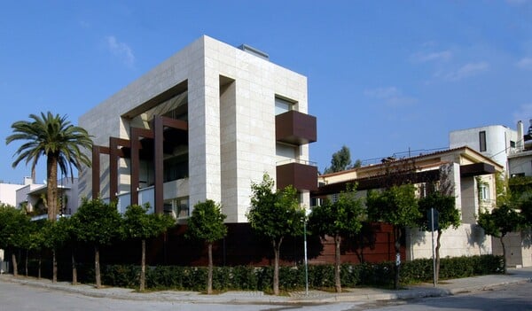 Μια εντυπωσιακή μονοκατοικία στη Φιλοθέη