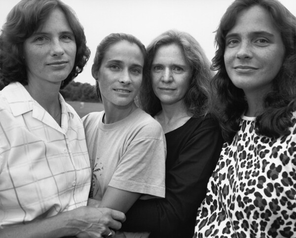Τέσσερις αδελφές μέσα από σαράντα πορτρέτα σε σαράντα χρόνια