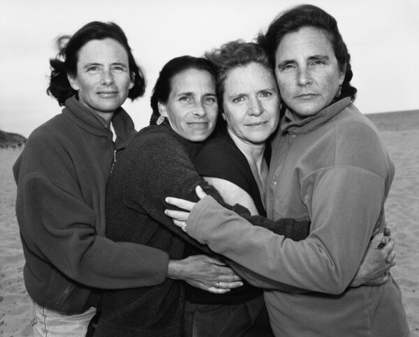 Τέσσερις αδελφές μέσα από σαράντα πορτρέτα σε σαράντα χρόνια