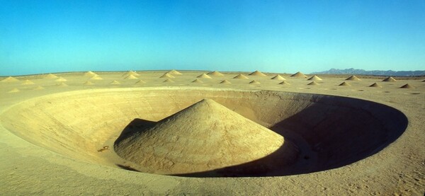 Desert Breath - Μια γιγαντιαία ελληνική εγκατάσταση στην έρημο γίνεται viral