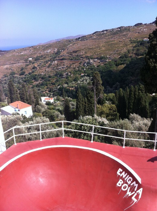 Το πρώτο ξενοδοχείο με skate και bike bowl της Ελλάδας βρίσκεται στην Άνδρο