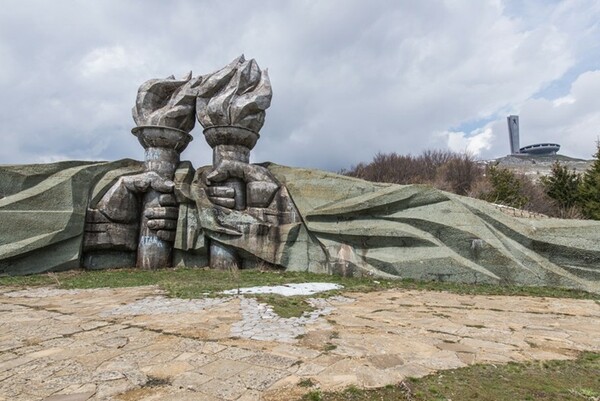 To απόκοσμο κομμουνιστικό μνημείο στη Βουλγαρία