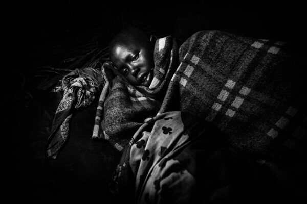 Αίμα, φόβος και τελετουργία: Μάρτυρες σε μια τελετή κλειτοριδεκτομής στην Κένυα