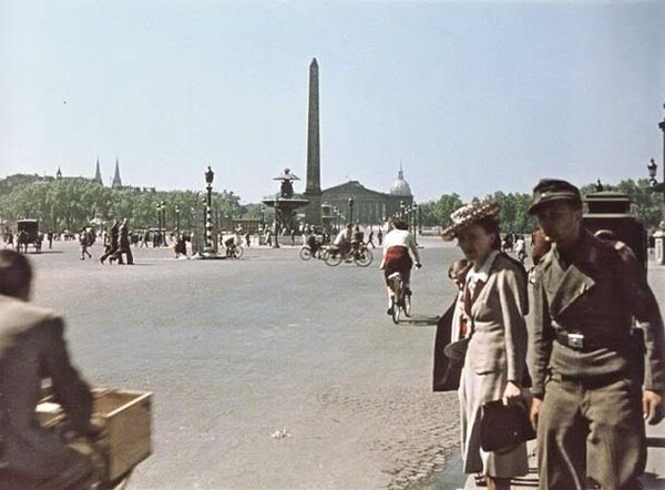 45 έγχρωμες φωτογραφίες από το κατεχόμενο Παρίσι (1940-1944)