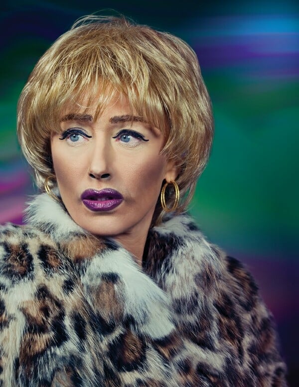 Η Cindy Sherman φωτογραφίζει τον εαυτό της.