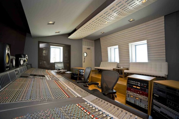 Ένα από τα καλύτερα στούντιο ηχογραφήσεων του κόσμου στη Σαντορίνη