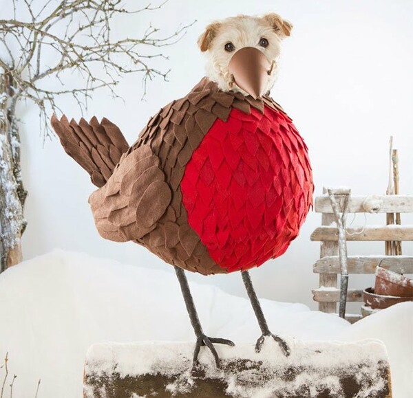 Κάθε Χριστούγεννα ένας φωτογράφος μεταμορφώνει τον σκύλο του σε διαφορετικό ζώο