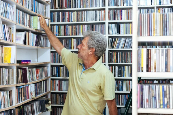 Ποιός είναι ο μεγαλύτερος συλλέκτης πληροφοριών της ελληνικής μουσικής;
