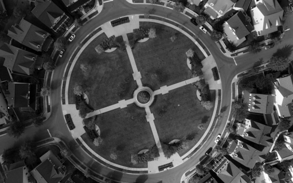 21 ασπρόμαυρες φωτογραφίες του πλανήτη τραβηγμένες από drones