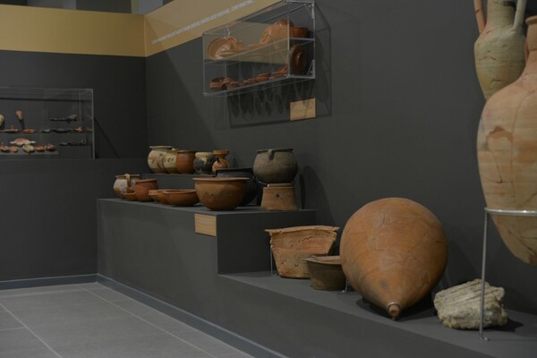 Τουρίστρια στην πόλη: Στο (υπόγειο) Μουσείο Ρωμαϊκής Αγοράς