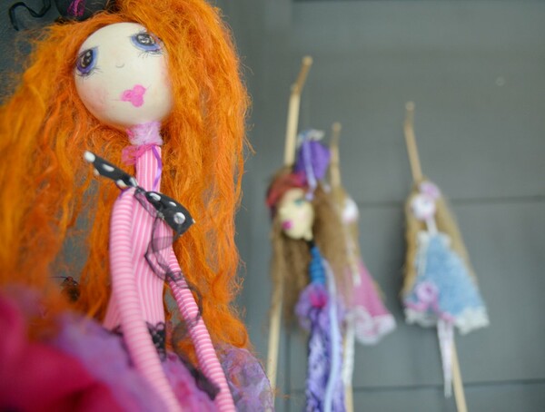 Dolls and the City: Η Ντόμινι Λυμπέρη είναι μια ροκ εντ ρολ κούκλα