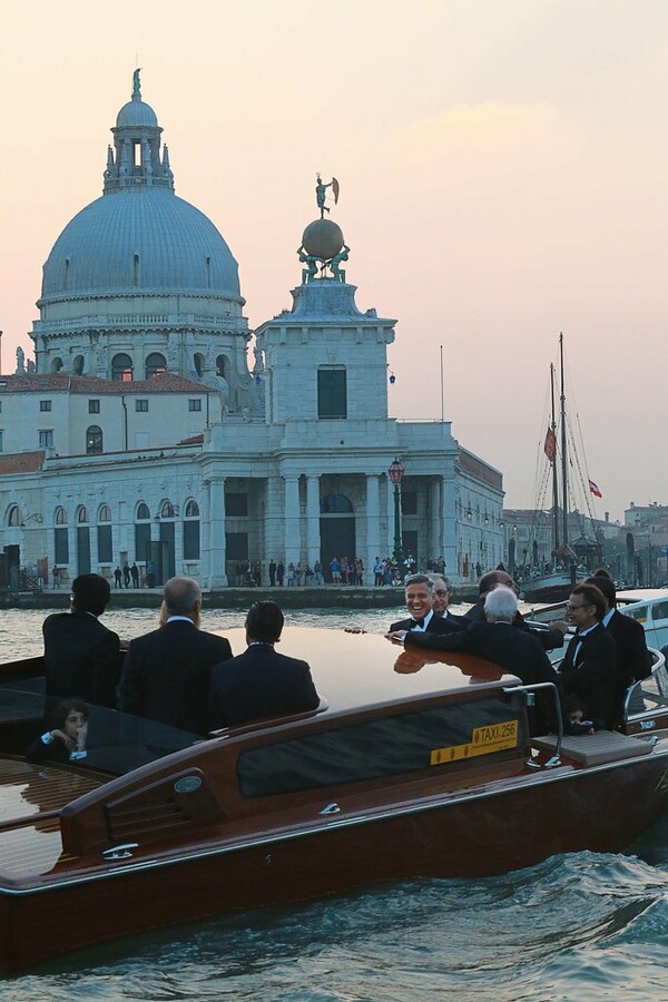 O George Clooney παντρεύτηκε την Amal Alamuddin στη Βενετία
