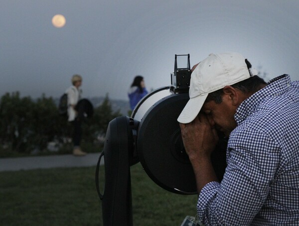 15 φωτογραφίες και ένα video από το χθεσινοβραδινό «Ματωμένο φεγγάρι»