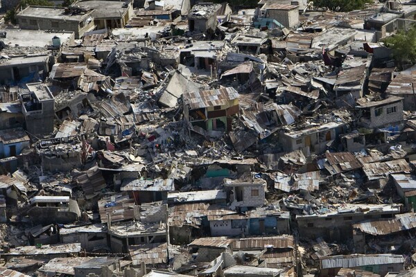 Ο σεισμός της Αϊτής σε 39+1 συγκλονιστικές εικόνες [ΣΚΛΗΡΕΣ ΕΙΚΟΝΕΣ]
