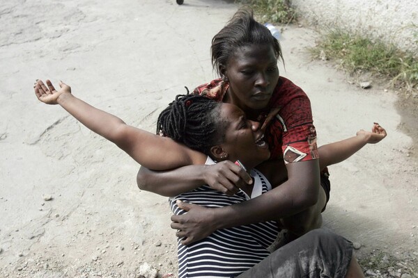 Ο σεισμός της Αϊτής σε 39+1 συγκλονιστικές εικόνες [ΣΚΛΗΡΕΣ ΕΙΚΟΝΕΣ]