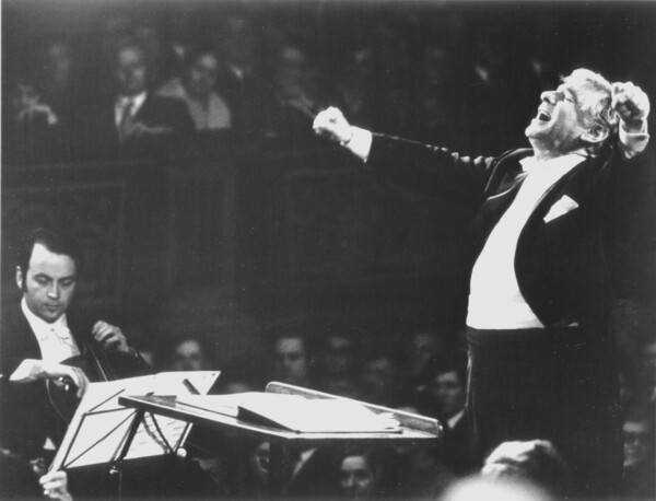 Η ζωή και το έργο του συνθέτη και διευθυντή ορχήστρας Λέοναρντ Μπερνστάιν 