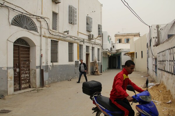 Μια φωτογραφική βόλτα του Θόδωρου Γρηγοριάδη στη συννεφιασμένη Τύνιδα