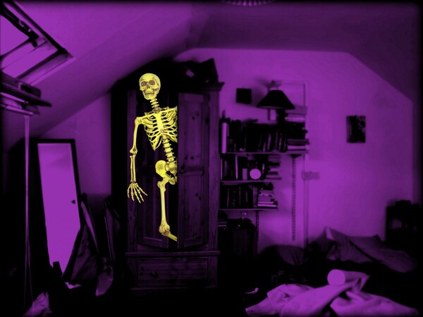 Σκελετοί (με πλαστά πτυχία) στην ντουλάπα