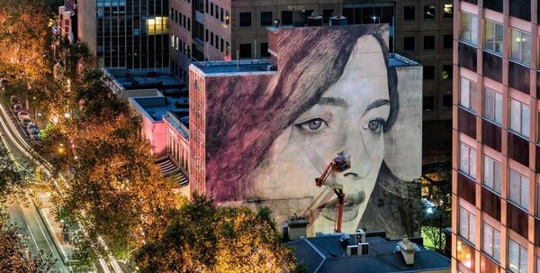 Η μεγαλύτερη τοιχογραφία της Αυστραλίας είναι το «L' inconnue de la rue»