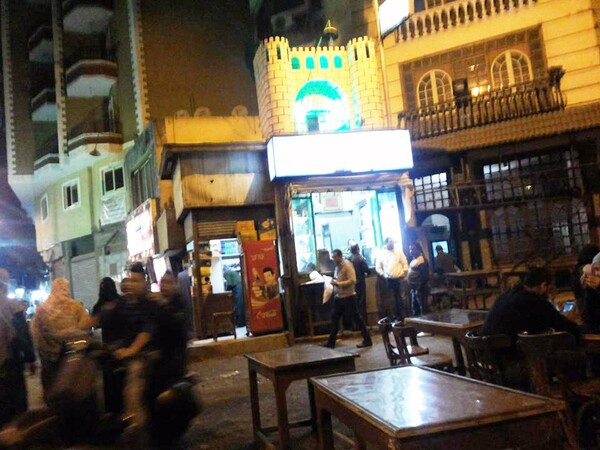 Για street φαγητό στο Κάϊρο στον Ζέζο τον "δυσώδη" και τον Αμπντού τον "ρυπαρό"