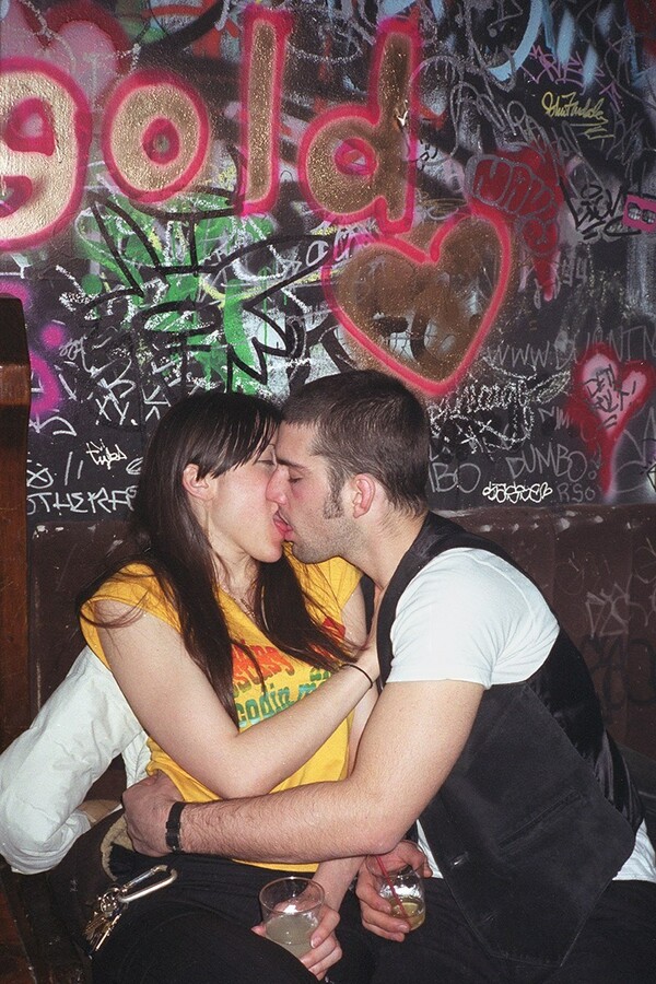 Φιλιά σε δημόσιους χώρους