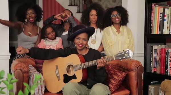 H Lauryn Hill τραγουδάει με την 7χρονη κόρη της