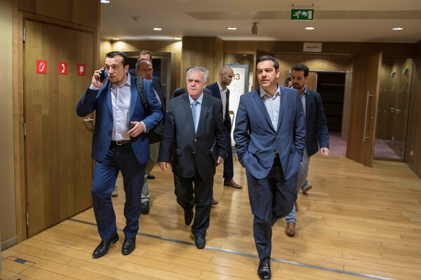 Έξι φωτογραφίες απ' την πιο δύσκολη ώρα για τους Έλληνες διαπραγματευτές στις Βρυξέλλες