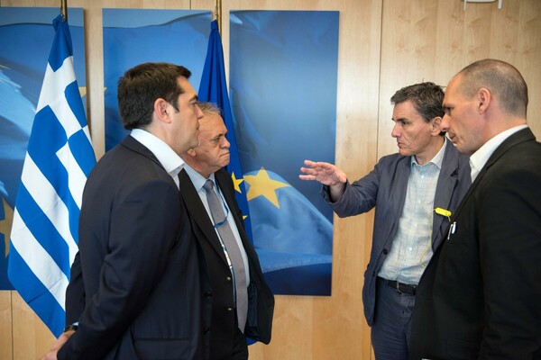 Έξι φωτογραφίες απ' την πιο δύσκολη ώρα για τους Έλληνες διαπραγματευτές στις Βρυξέλλες
