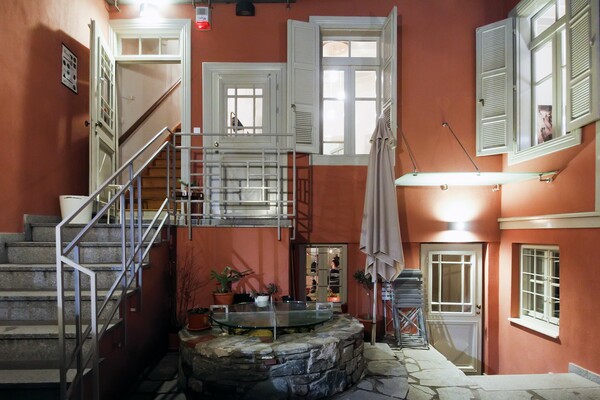 ΤΑΒΥΑ: Το εκπληκτικά ανακαινισμένο διατηρητέο της Θεσσαλονίκης που μετατράπηκε σε πολυχώρο πολιτισμού