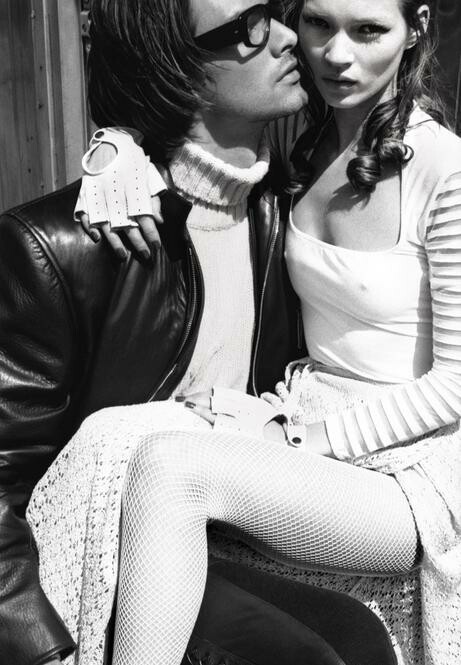 H 18χρονη Kate Moss σε φωτογραφίες που βλέπουν πρώτη φορά το φως της δημοσιότητας 