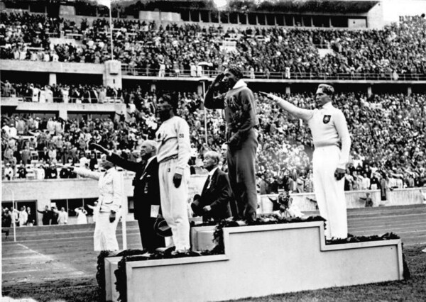 Το 1980 πεθαίνει στο Φοίνιξ της Αριζόνα ο Τζέσε Όουενς